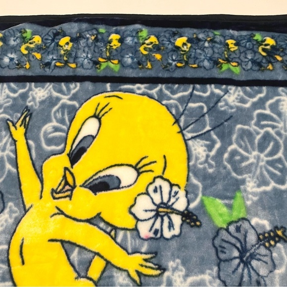 Vintage Tweety Bird Blanket 57” x 41.5” Flowers - Picture 4 of 16